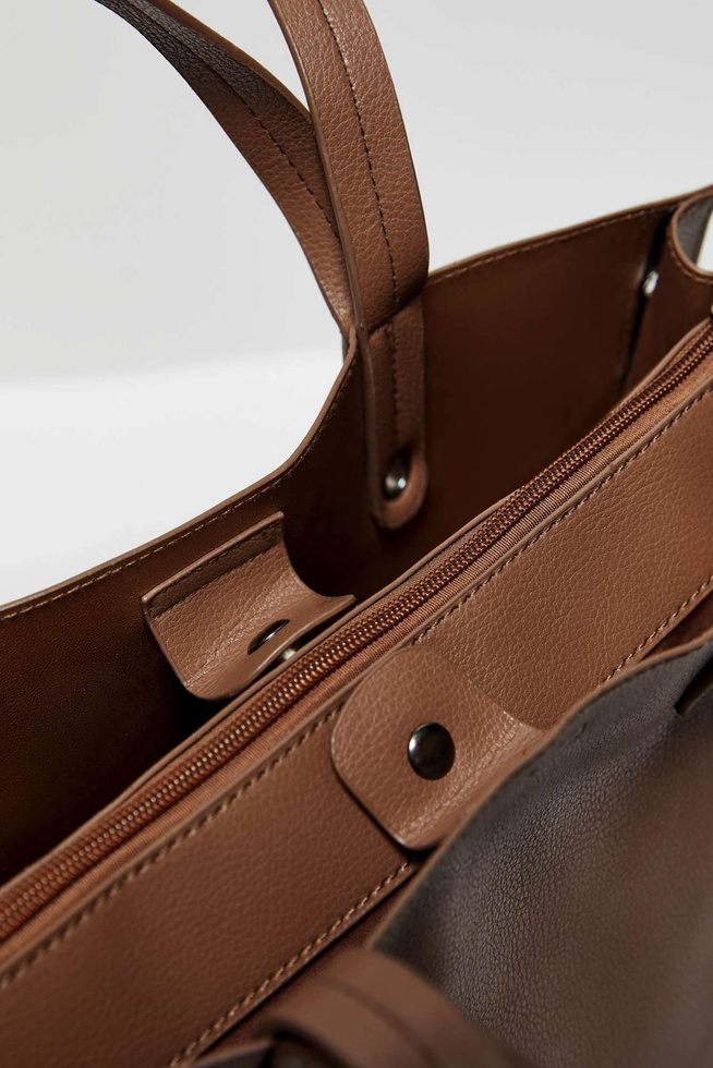A bag with decorative rhinestones-set