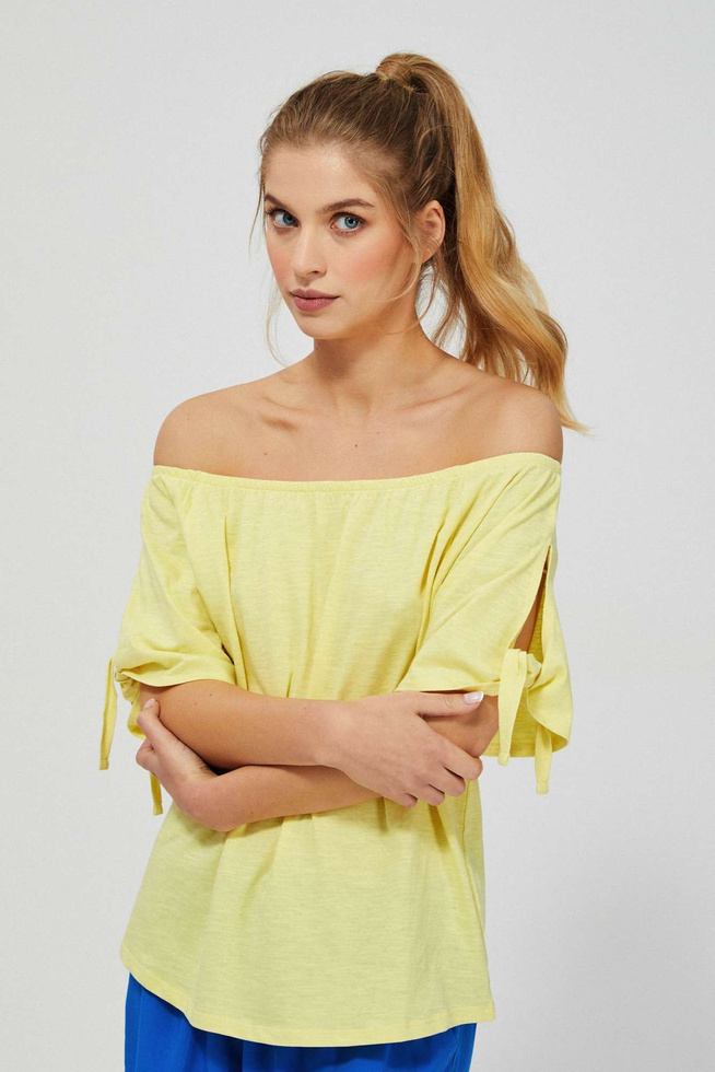 Blouse with bare shoulders