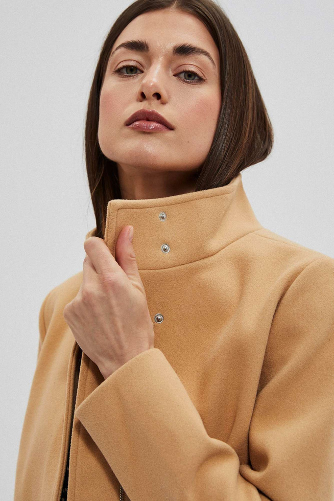Coat with a stand-up collar-set