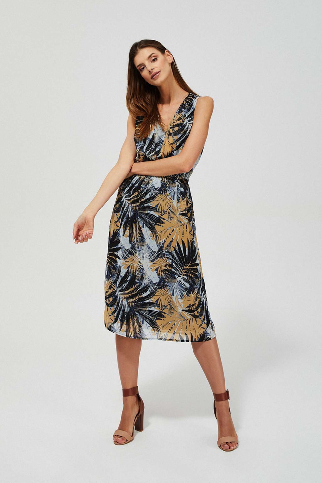 Dress with a print of leaves