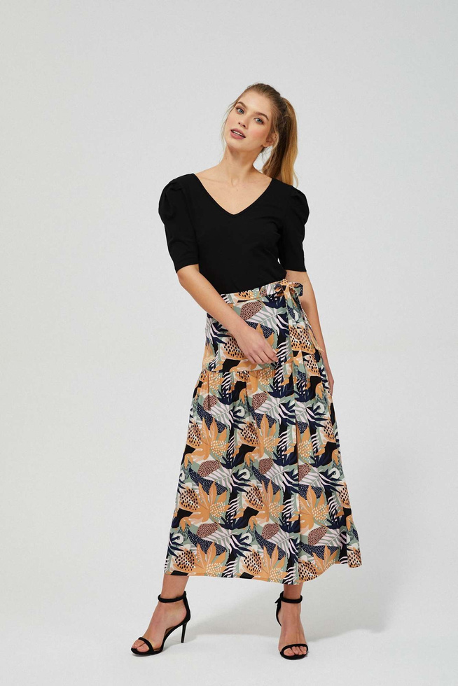 Patterned skirt with a tie
