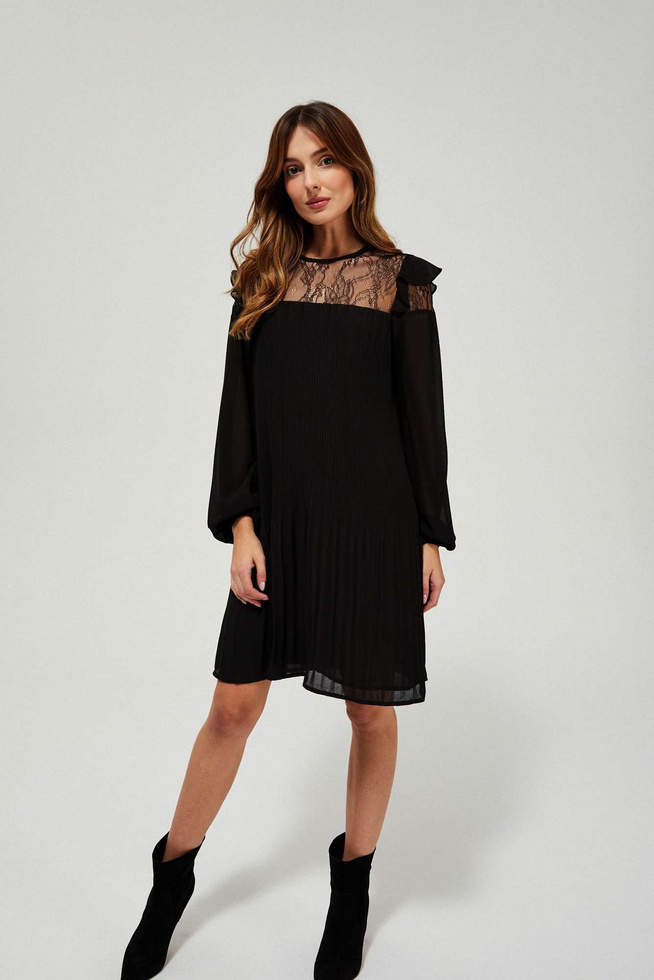 Pleated dress with lace