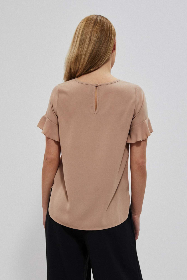 Shirt with a frill at the sleeve-set