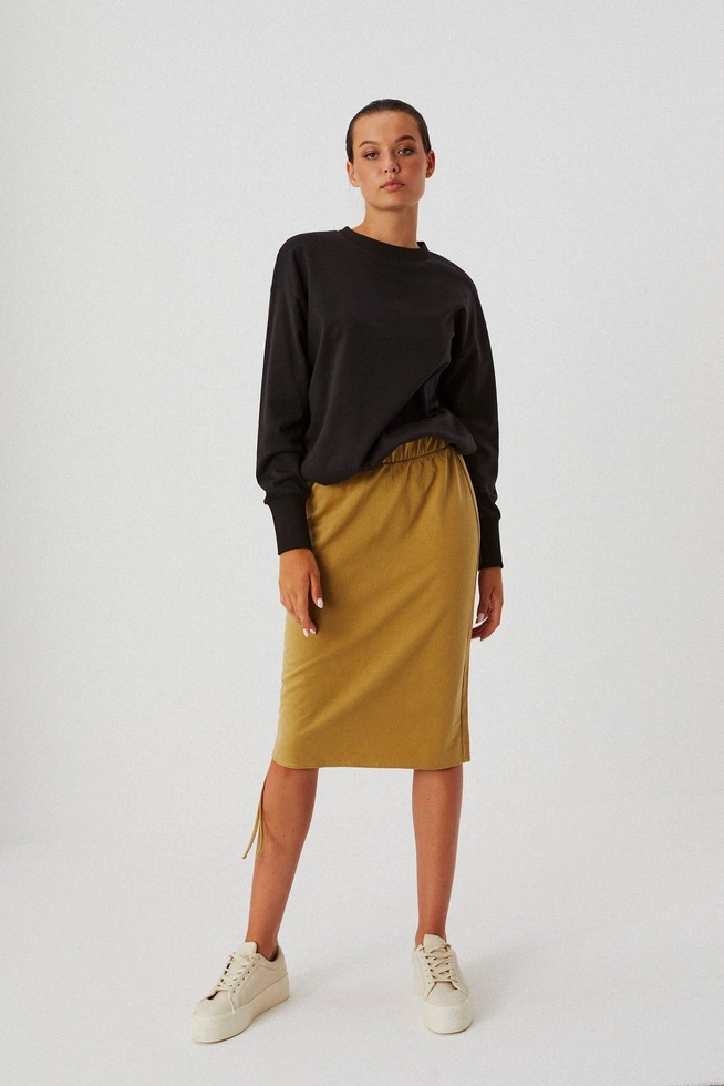 Plain skirt with a welt