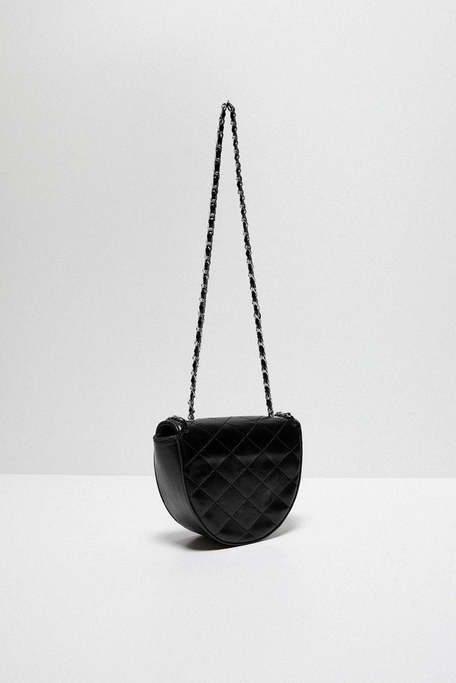 Quilted handbag with a chain