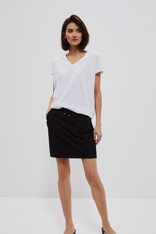 Plain skirt with pockets