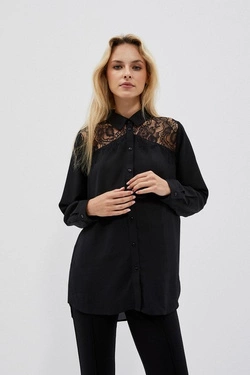 Shirt with lace on the shoulders