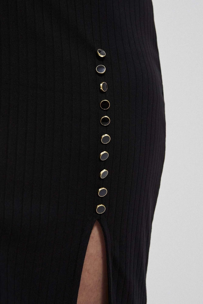 Ribbed dress with decorative buttons