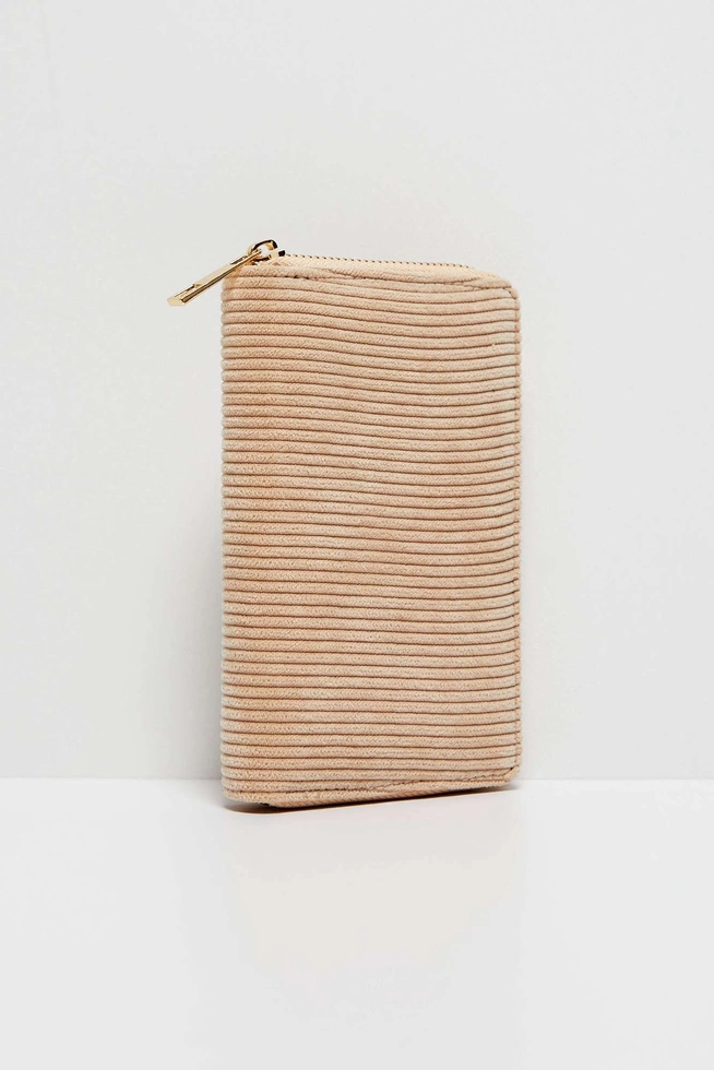 Wallet with a structured texture