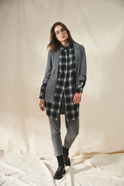 Shirt dress with a tie