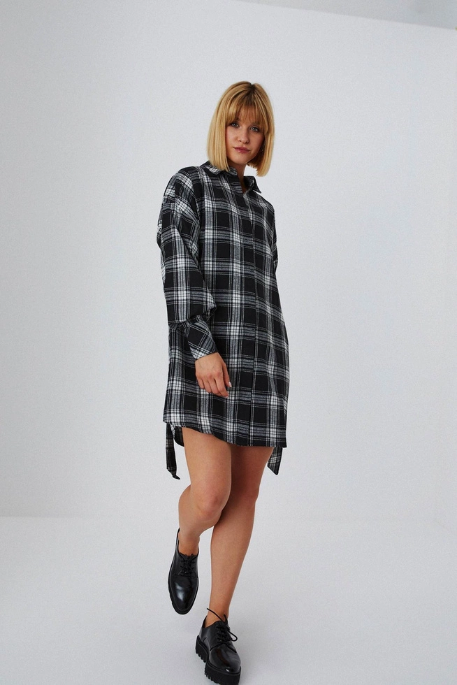 Shirt dress with a tie