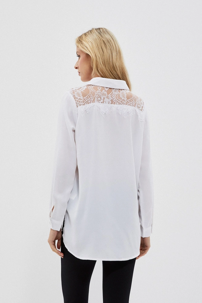 Shirt with lace on the shoulders