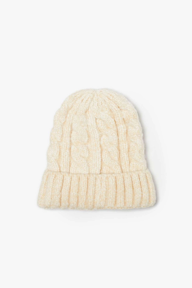 A warm hat with a braided spolt