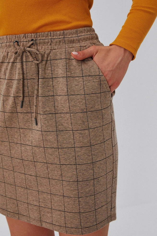 Pencil skirt with a check pattern