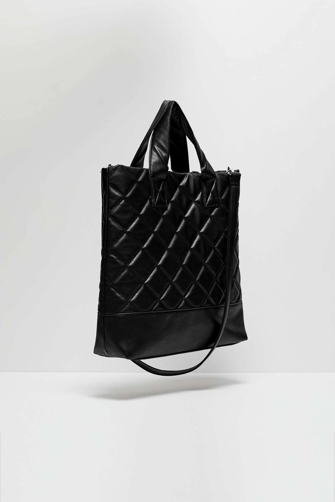 Bag with geometric quilting