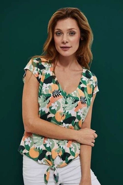 Shirt with a floral print