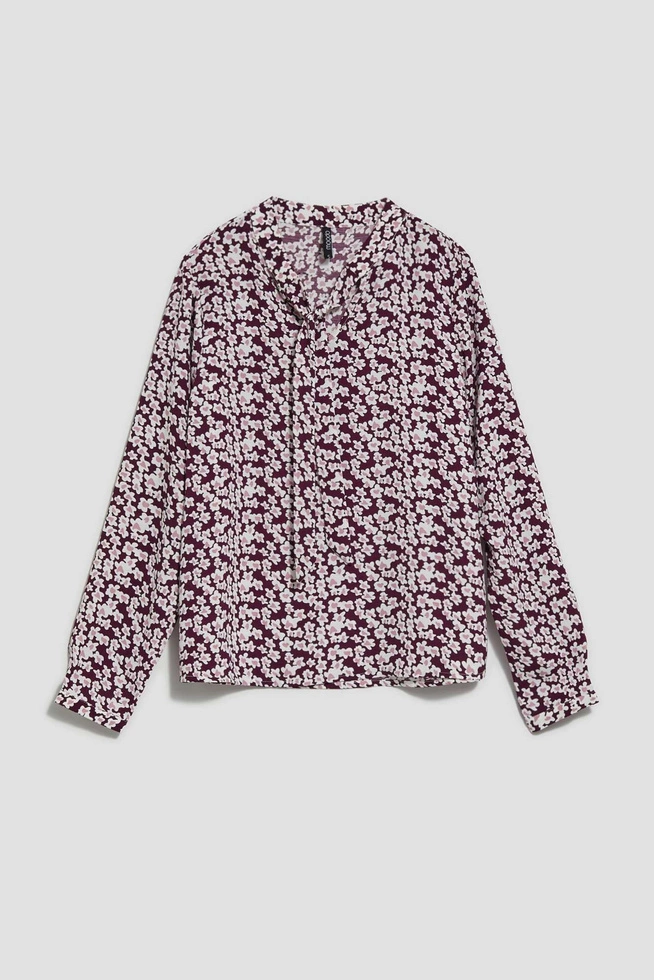 Shirt with a flower print