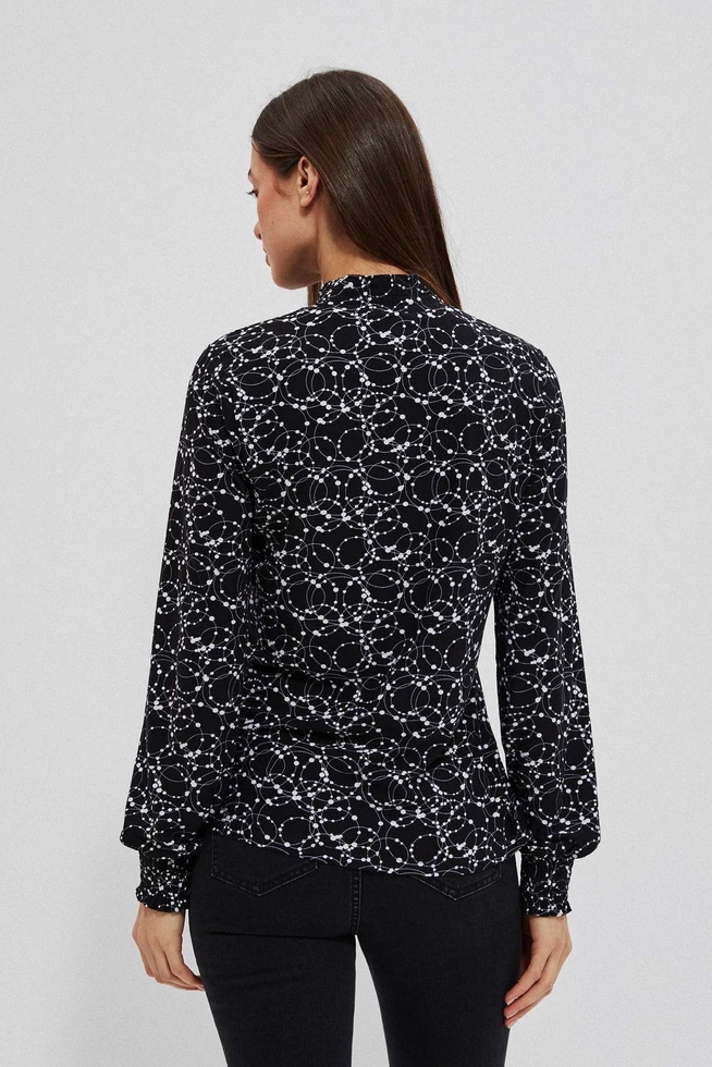 Blouse with long sleeves