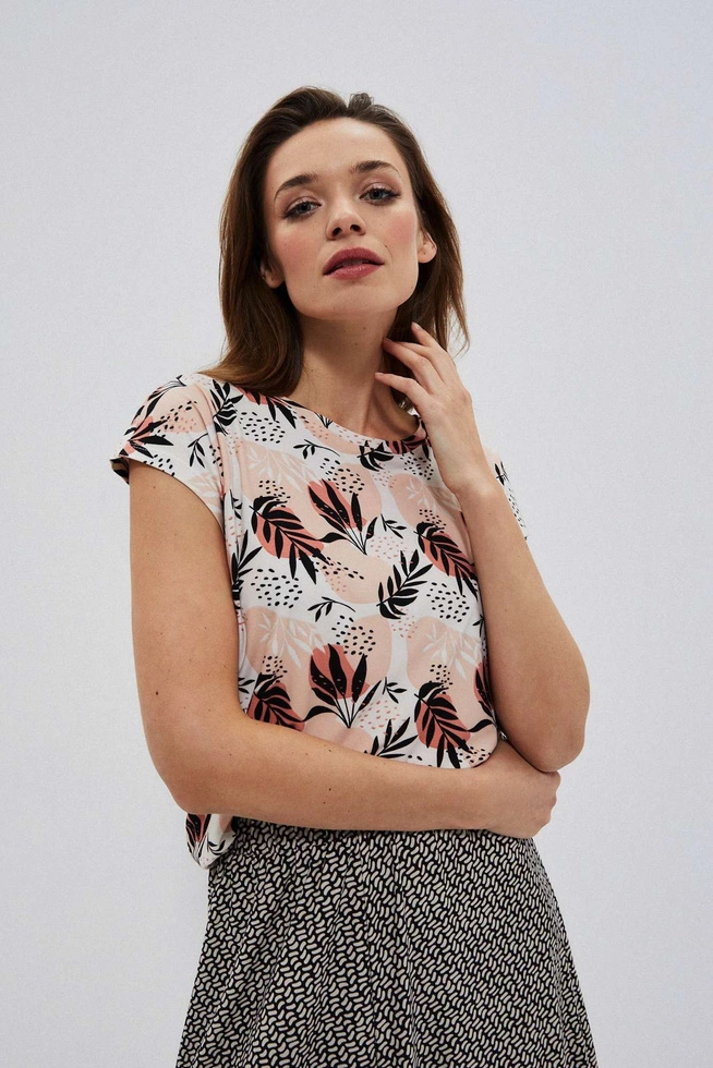 Blouse with a floral pattern