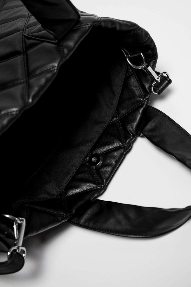 Bag with geometric quilting