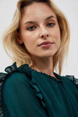 Shirt with a frill on the shoulders