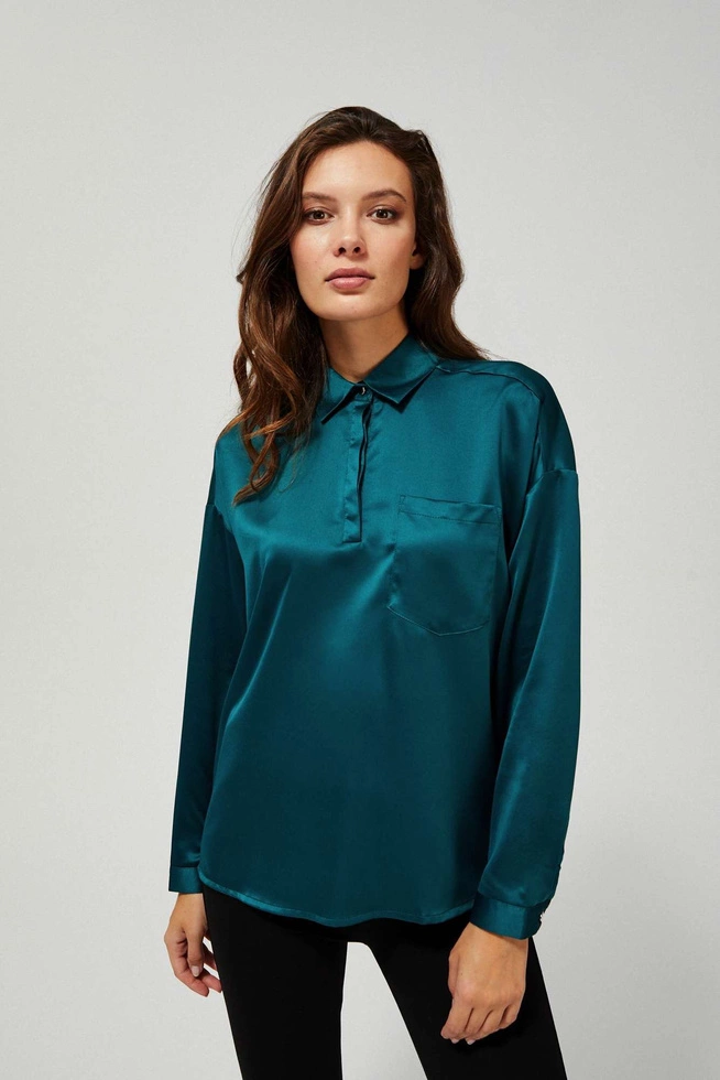 Elegant shirt with a collar