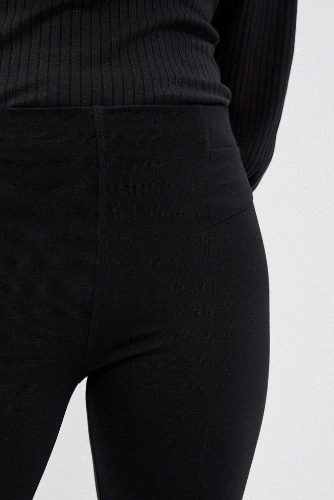 Black leggings with stitching