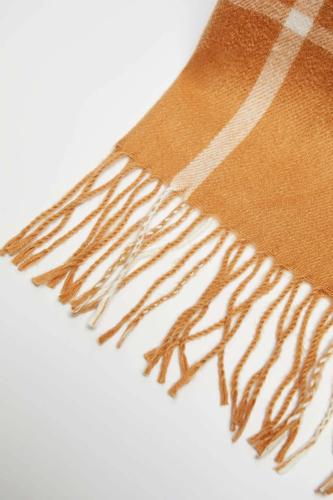 Check scarf with fringes