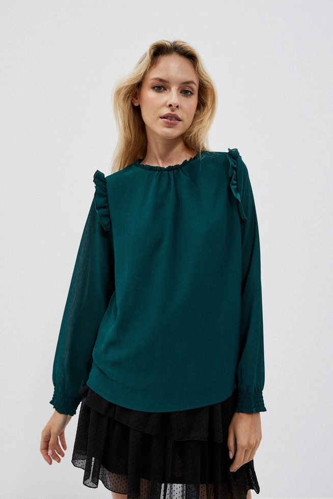 Shirt with a frill on the shoulders