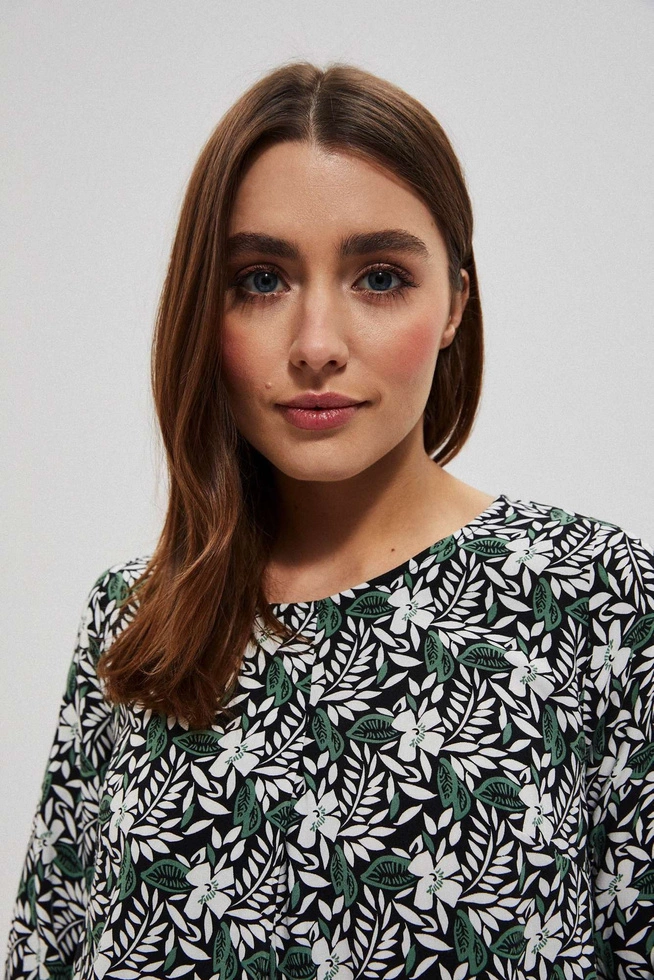 Shirt with a floral print