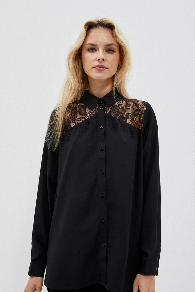 Shirt with lace on the shoulders