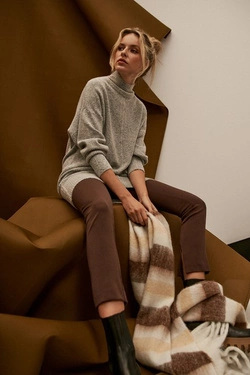 A wide scarf with stripes